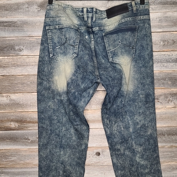 Rocawear Men's Stonewashed Jeans - Picture 3 of 5
